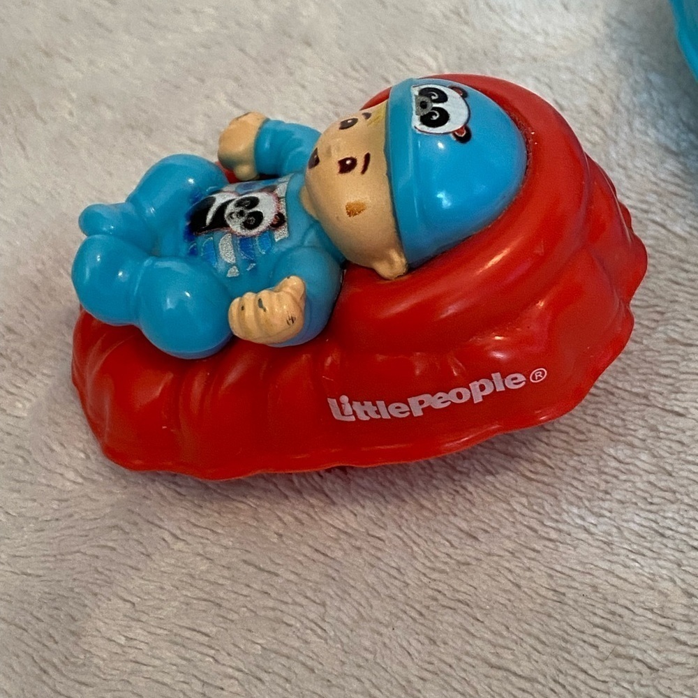 Lot of 2 Fisher-Price Little People Big Helpers Family Replacement Babies 2.5” - Picture 7 of 14